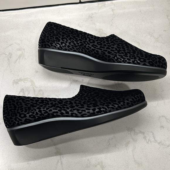 SAS Bliss Wedge Velvet Black Leopard Print Slip-On Shoes 9W - Picture 10 of 14